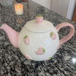 Teapot: Lang Pink and White Strawberry Teapot (Hand Painted)
