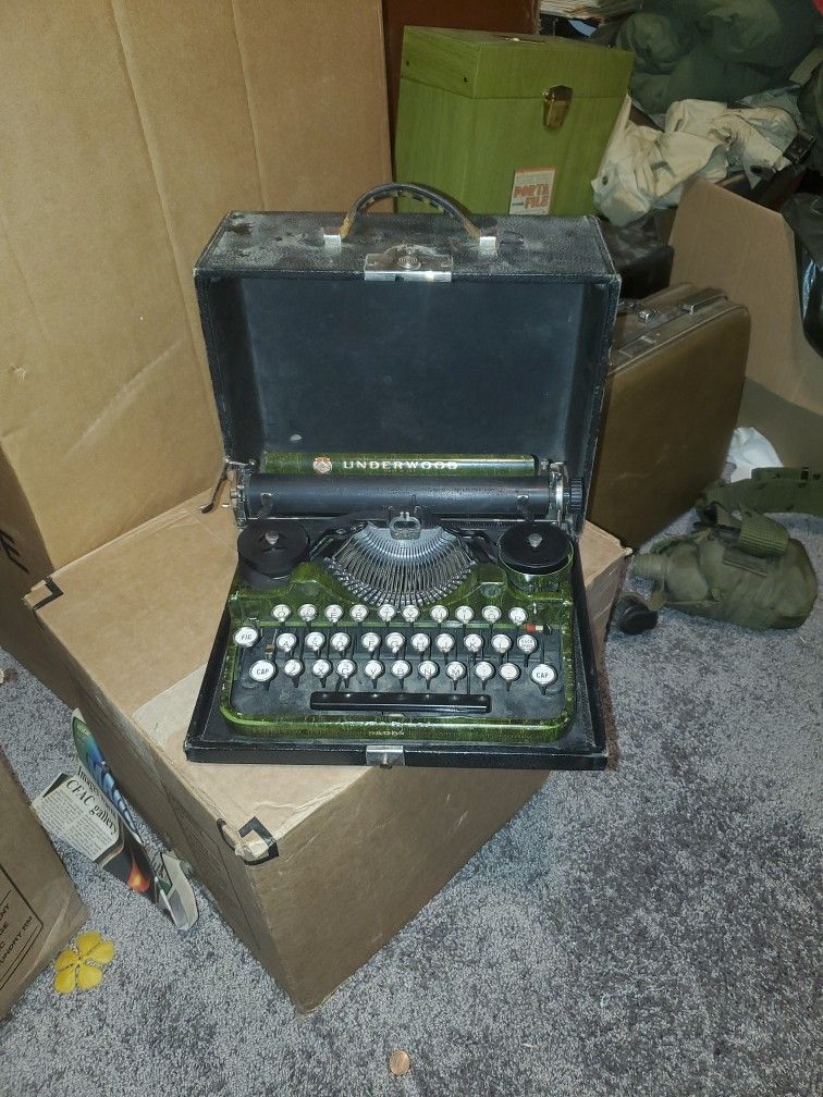 1920's Underwood Standard Portable Typewriter