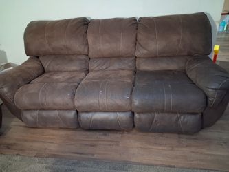 Brown Reclining Sofa & Loveseat