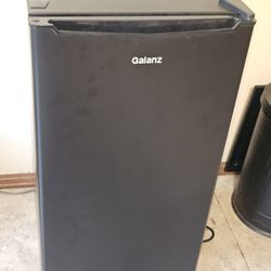 Galanz Mini Fridge 