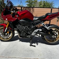 2008 Yamaha FZ1 Red  with Gold Wheels 