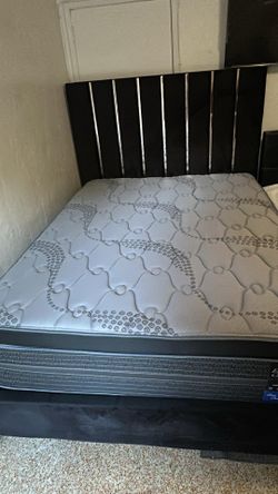 Queen Bed!!!Ask For Price!!!Preguntar Por Precio 