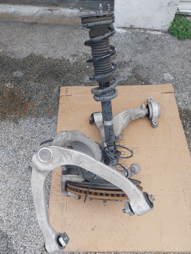 2014 - 2018 INFINITY Q50  3.0  RWD   Rh Side  Front Suspension Knuckle 