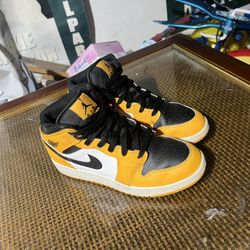 Jordan 1 Mid Yellow And Black 