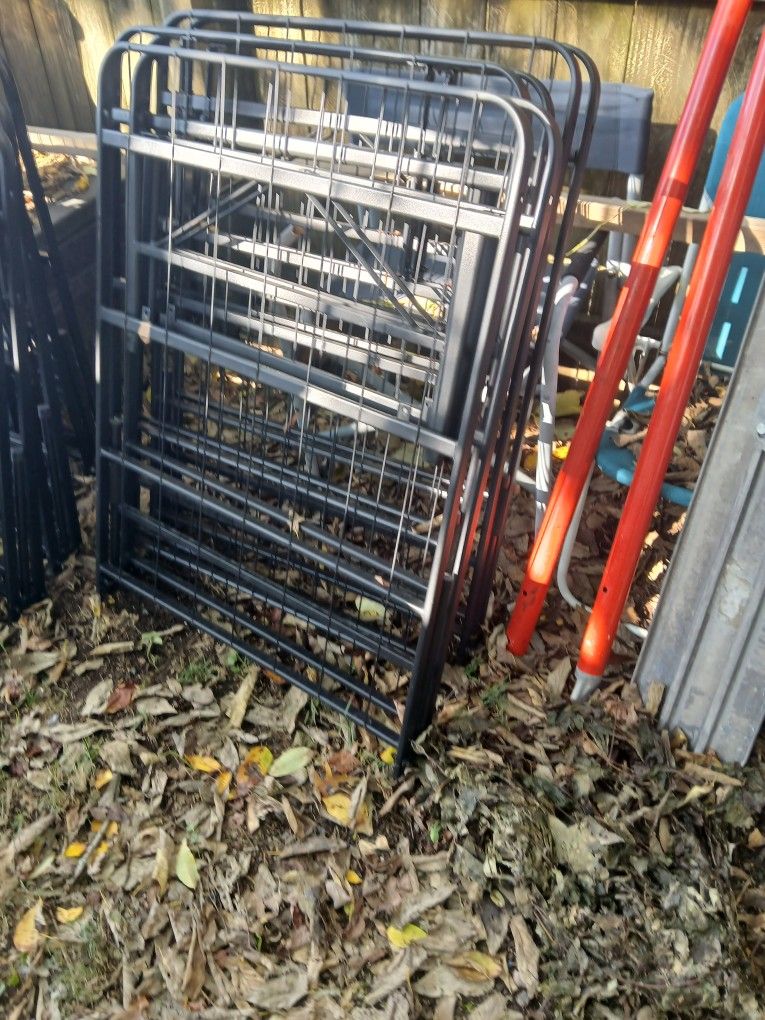 Metal Bed Frames 3 Of Them Can Be Twin Size Or Can Be California King Just Put All 3 Frames Side By Side Just Needs Screws And Bolts Only