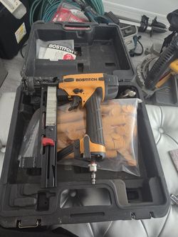 Bostitch N66C-1 Coil Siding Nailer with Case & Fasteners
