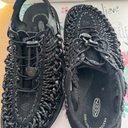 KEEN Sandalias clásicas de dos cordones Uneek para hombre