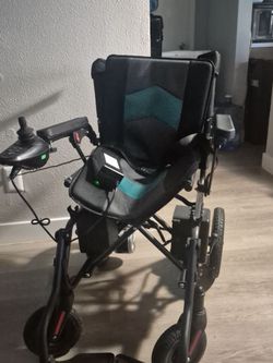 Electric wheelchair