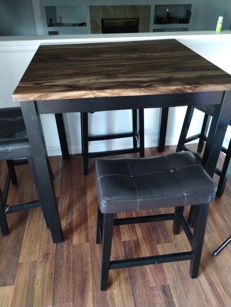 Kitchen Table Amd Stools