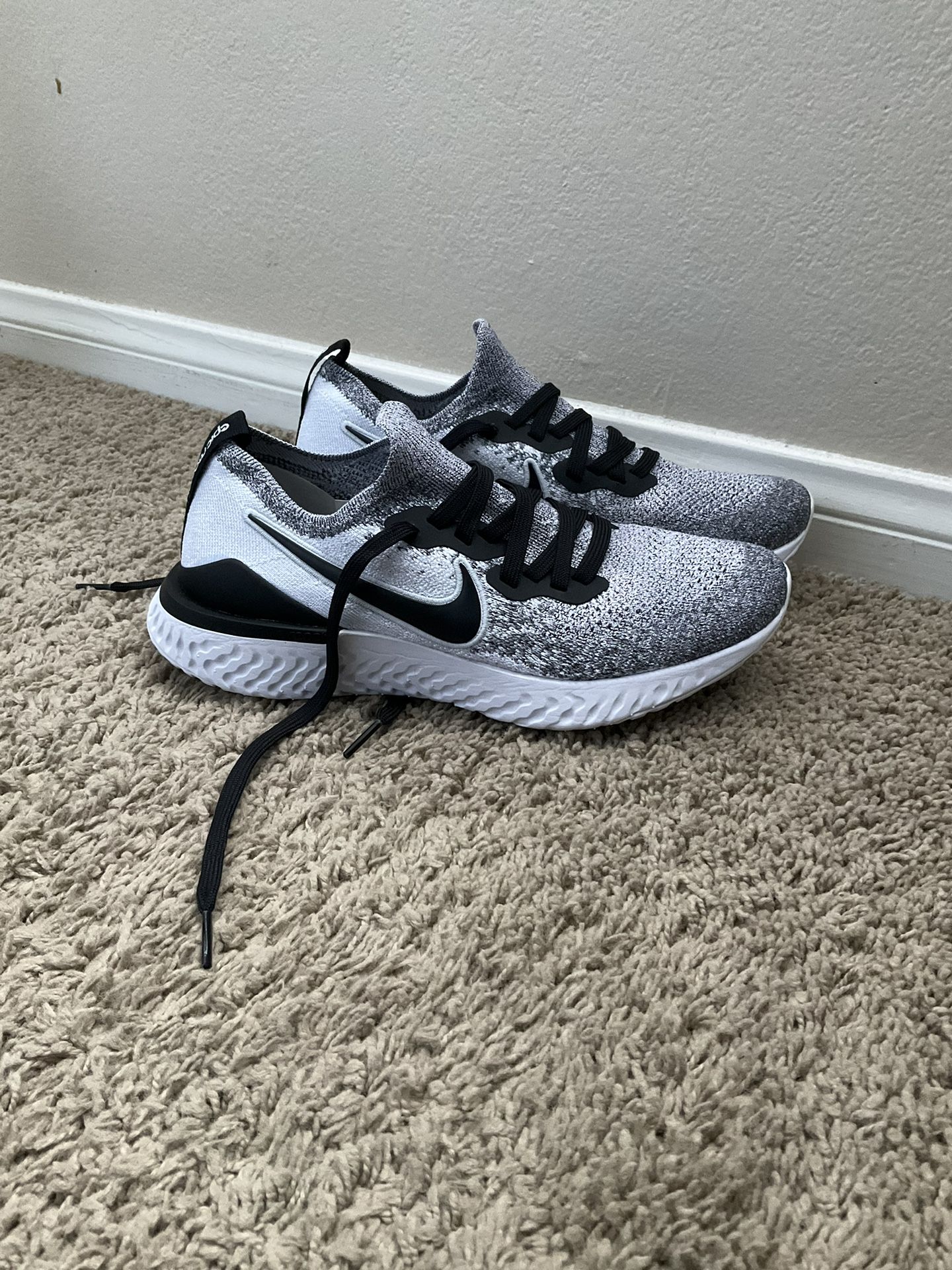 Nike Women's Epic React Flyknit 2 Running  Shoes 