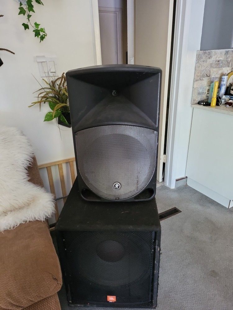 Thump TH15A Selfpowered Speaker for Sale in Torrance, CA OfferUp