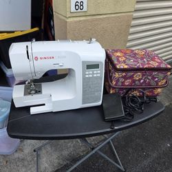 Singer Sewing Machine Working Great Comed With box Of Accessories And Extras Manual