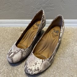 NEW Sofft Snakeskin Heels in Brown & Cream