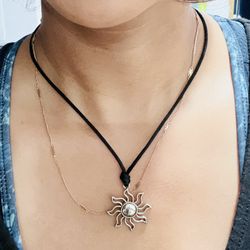 90’s Sun Charmed Pendant Adjustable Straps Can Turn Into A Choker. Sun Is A symbol of optimism and creativity And positive energy to your life. 