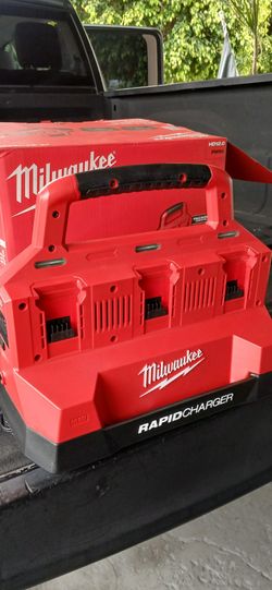 Milwaukee M18 packout six port rapid charger