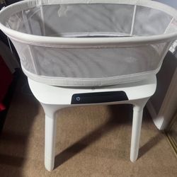 4 Moms Bassinet 