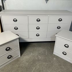 Dresser and two nightstands set