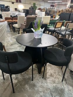 Brand new set of 4 31.5 Inch Round Dining Table whit 3 Dining Chairs  $250  Warehouse Address: 2745 Boone st  Columbia sc 29204 Behind DOLLAR TREE 【Fi