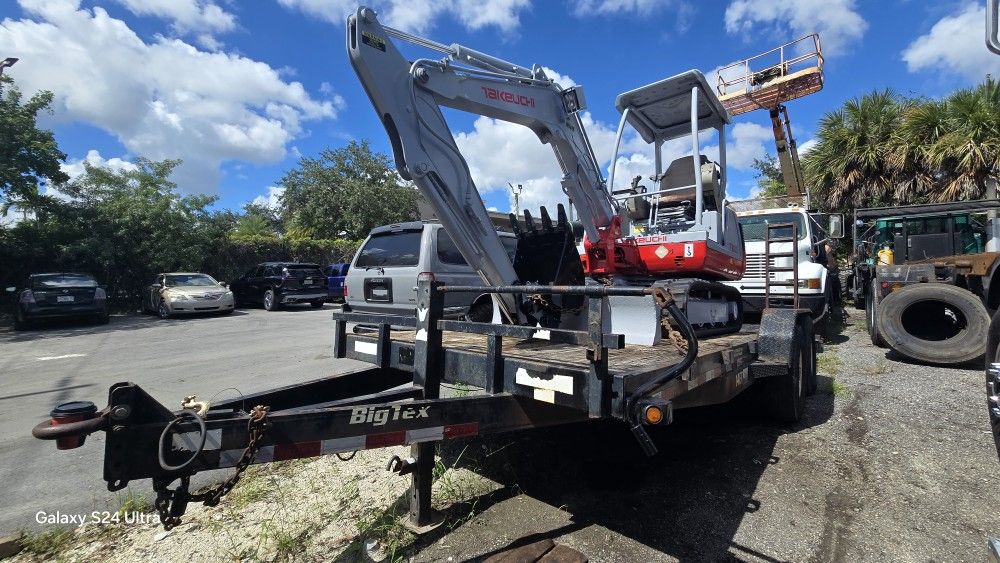 2015 TAKEUCHI TB125 MINI EXCAVATOR & 2006 UTILITY TANDEM TRAILER
