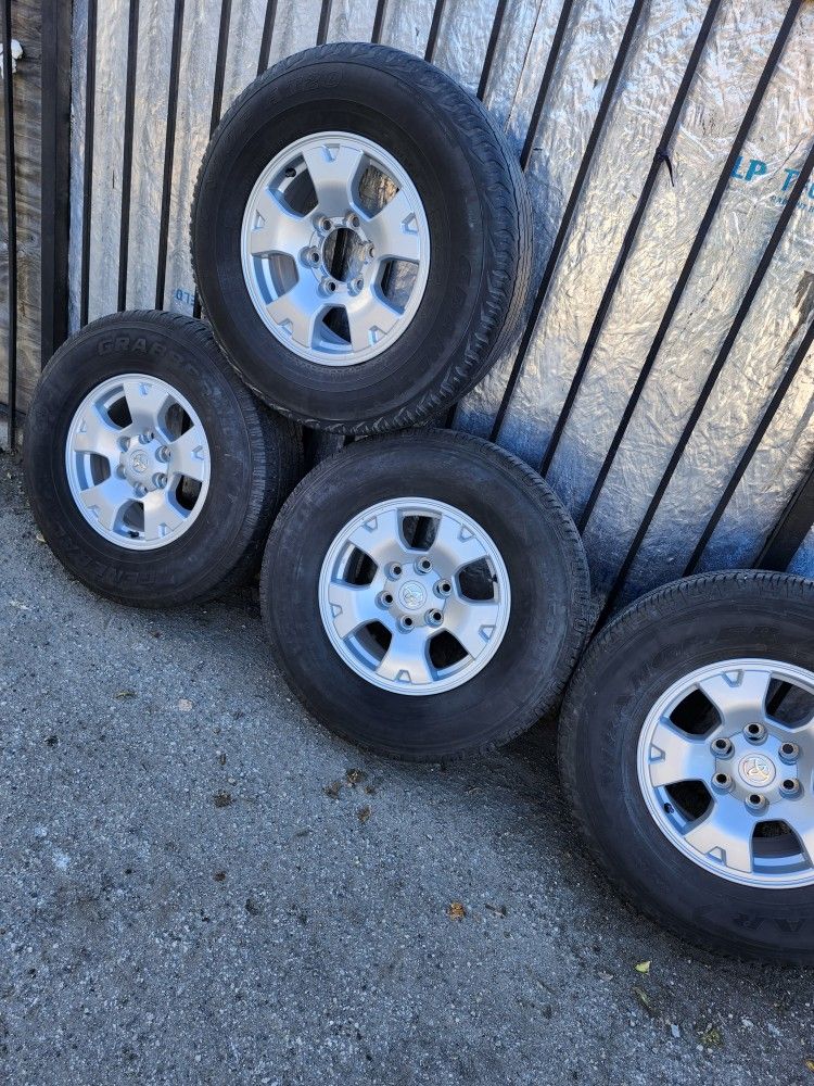 Vendo. 4 Rines De Toyota Tacoma Size 26