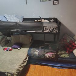 Triple Bunk Bed With Trundle