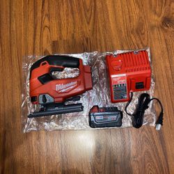(1) Milwaukee M18 Fuel Brushless Jigsaw (2737-20) (1) 5.0 Ah Battery (1) 12v/18v Charger 