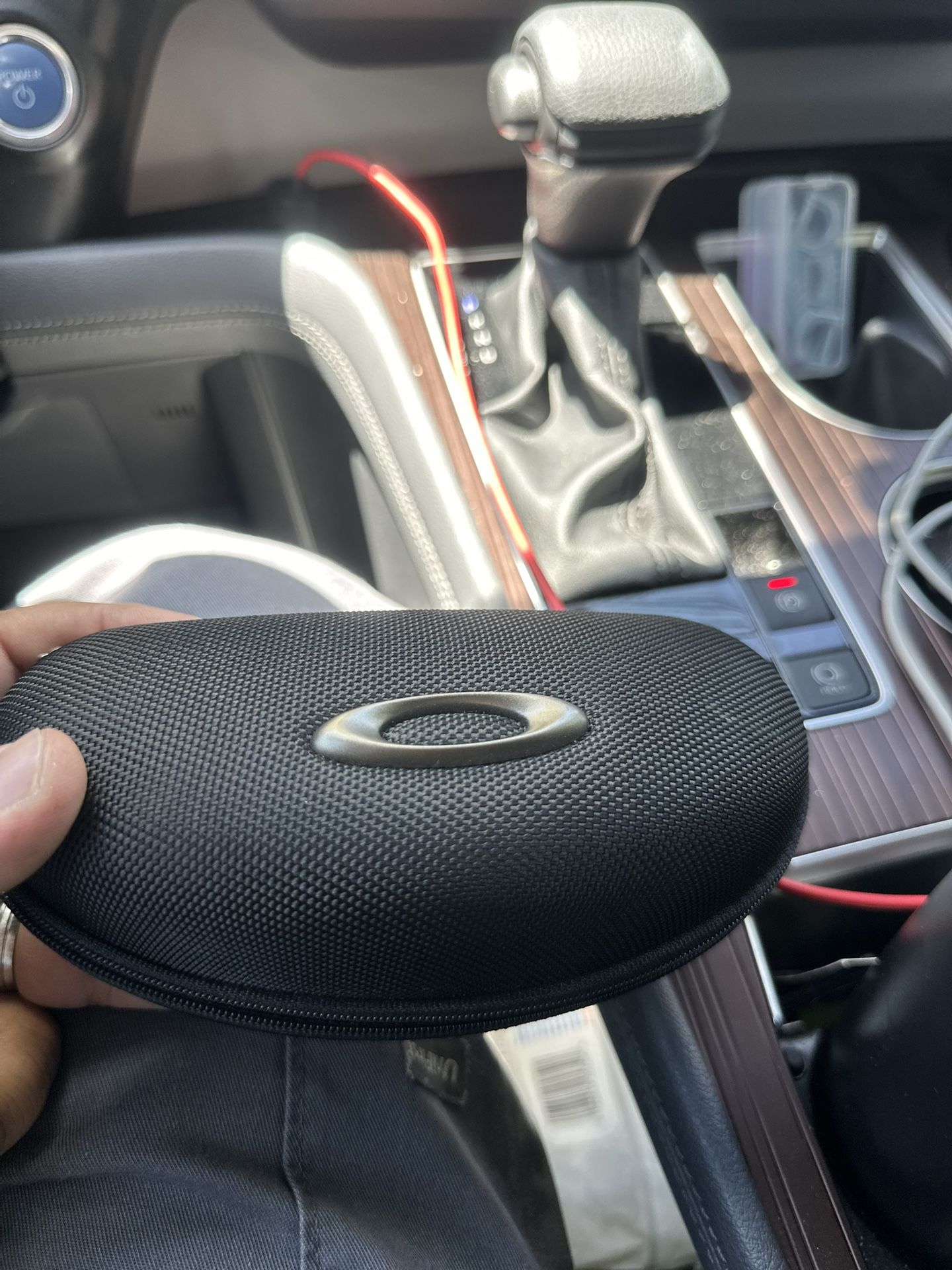 OAKLEY SUNGLASS LIKE NEW