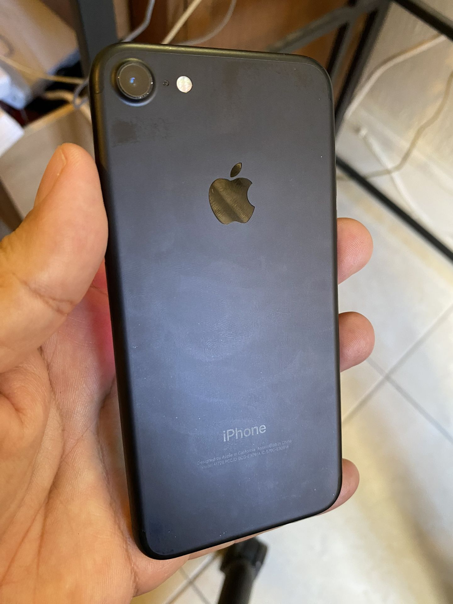 Unlocked iPhone 7 32GB 98% Battery iOS 12 Upgradable to iOS 15.8.3