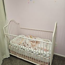 Crib With Changing Station 