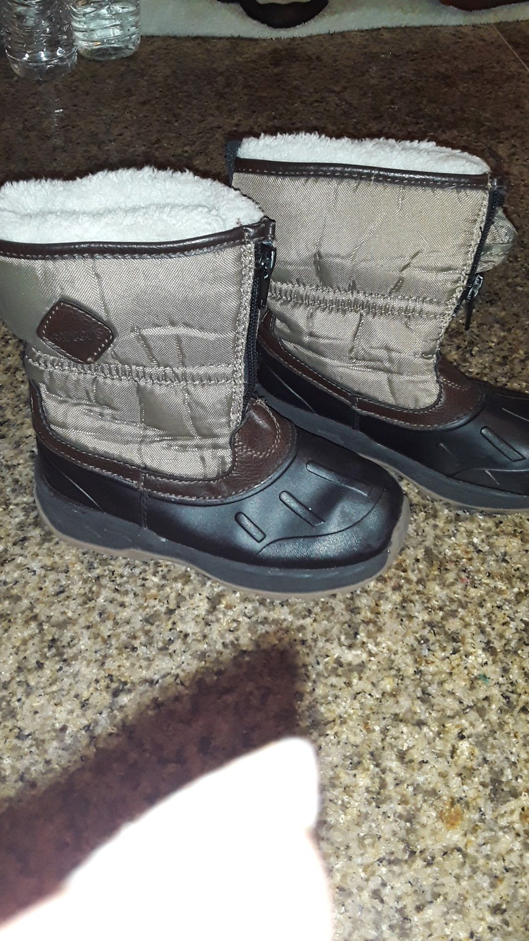 Carters size 11 snow boots 15
