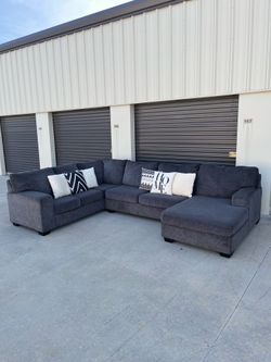 Large Gray Ashley Furniture Sectional Couch. Delivery Available!