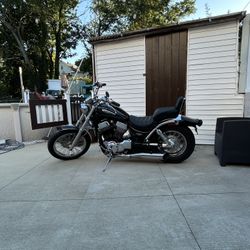 Suzuki Intruder 