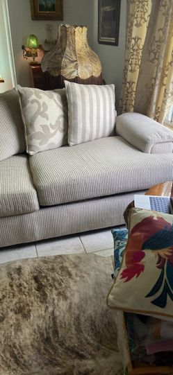6 seats couch in good condition