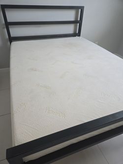 Tempurpedic Queen size foam mattress