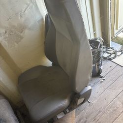 Freightliner Cascadia Driver Seat OEM Truck Seat Moving Out Sale