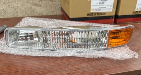 00-06 GMC Yukon LH Factory Style Parking Light