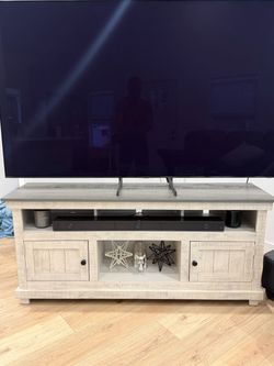 Kona white TV console 60”