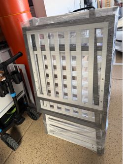 Baby crib w/ waterproof mattress