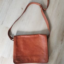 Leather messenger bag