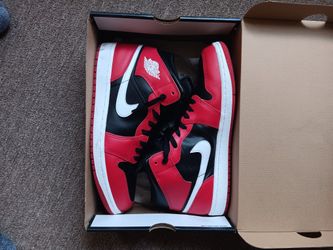 Jordan 1 Mid's