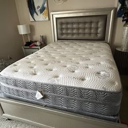 Queen bed with 1 night stand