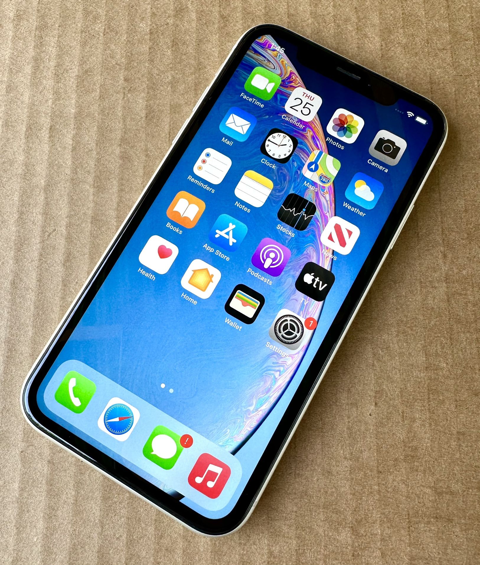 Unlocked Apple iPhone XR (64 GB) White
