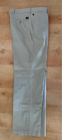 Men Dockers kakis pants