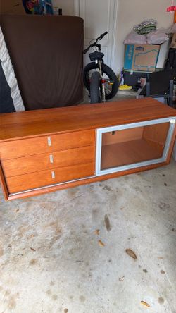 Tv stand