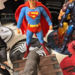 Mezco Christopher Reeve Superman 