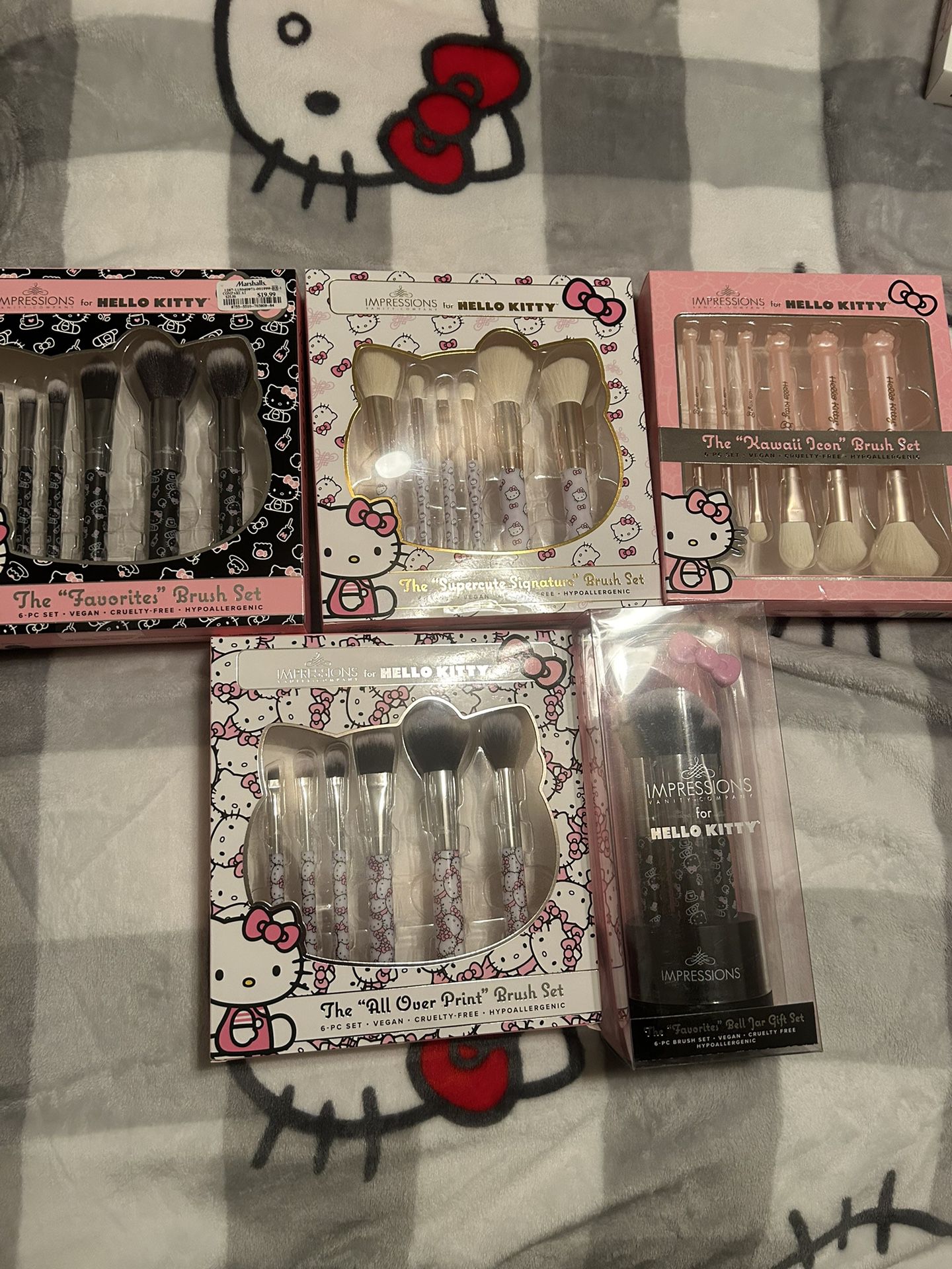 Hello Kitty Makeup Brushes **NEW**