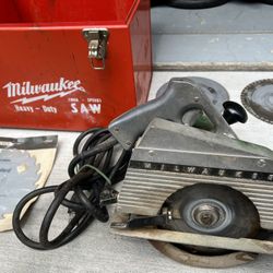 Vintage Milwaukee 7-1/4” Heavy Duty Circular Saw