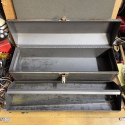 CRAFTSMAN 20” TOOL BOX WITH LIFT OUT TRAY