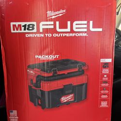 Milwaukee M18 FUEL PACKOUT 2.5 gal wet/dry vacuum