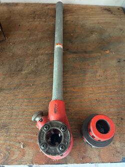 Rigid manual pipe threader